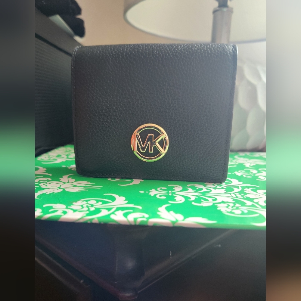 Michael Kors Fulton Leather Bifold Wallet EUC - Picture 11 of 13